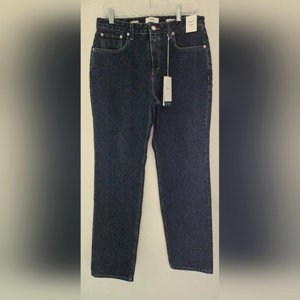 Closed Relaxed Fit Mid Waist